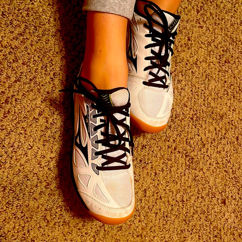 Eyclone speed 2 volleyball shoes